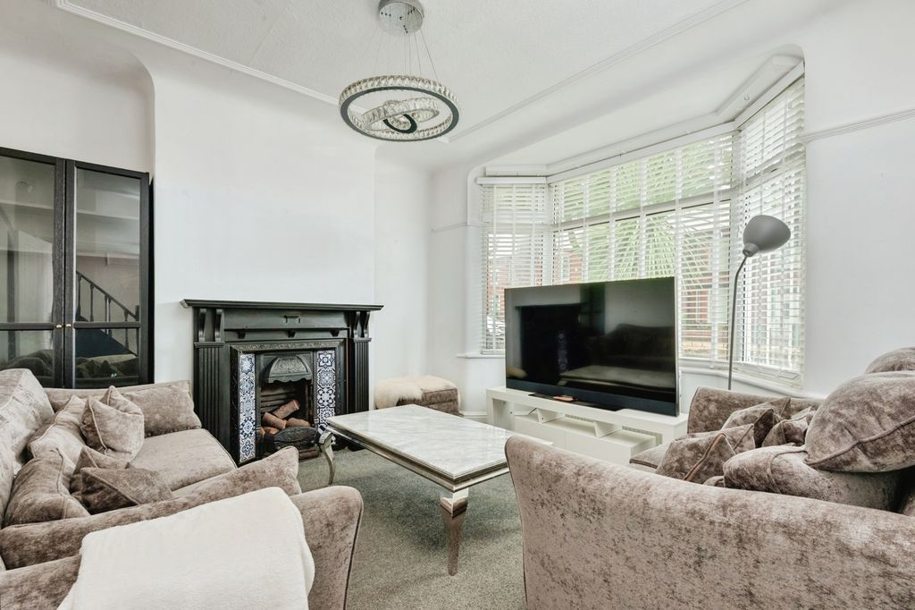 Property photo 3 of 21 Pbox-Img.Jpg