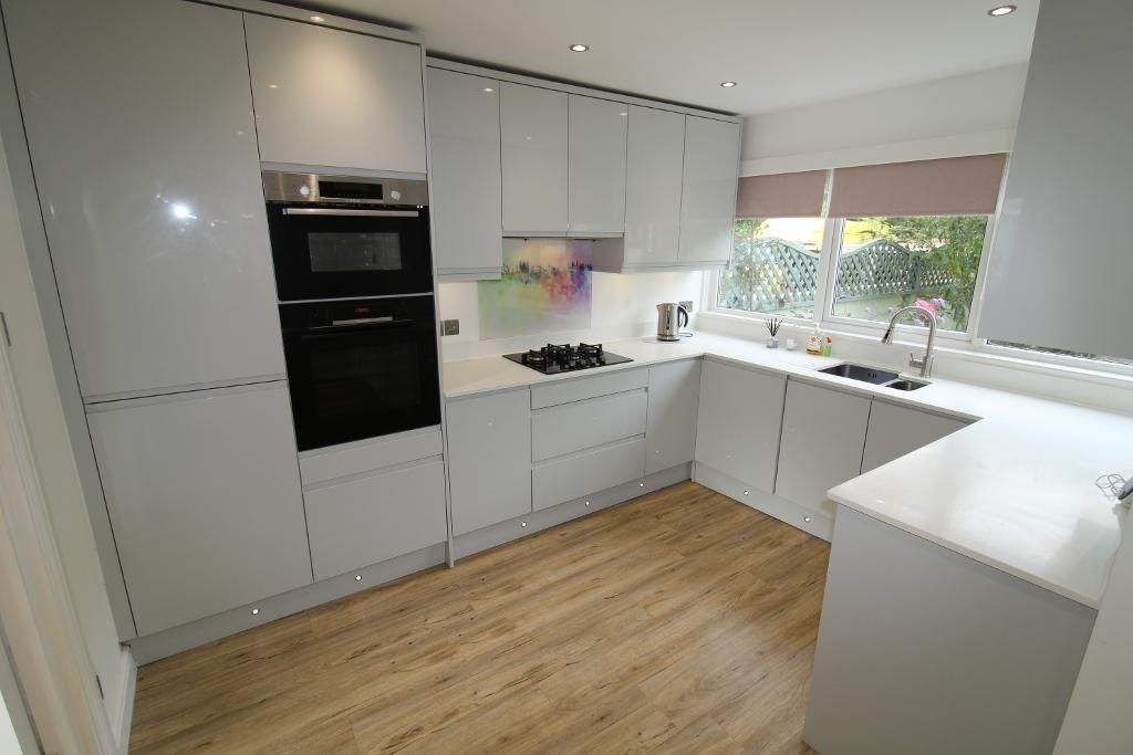 Property photo 2 of 10 Kitchen