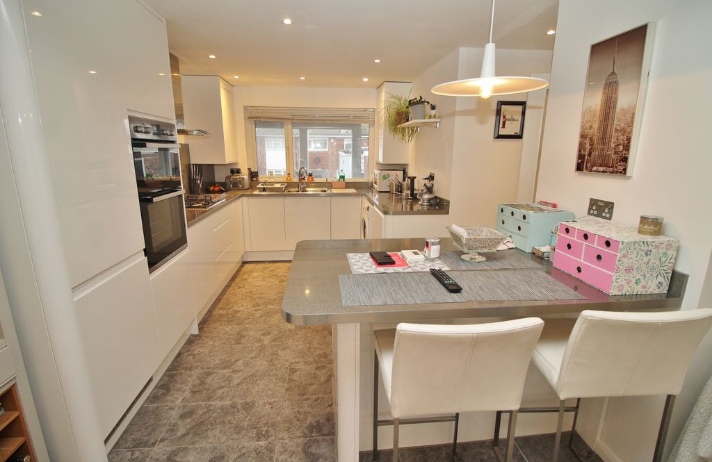 Property photo 3 of 21