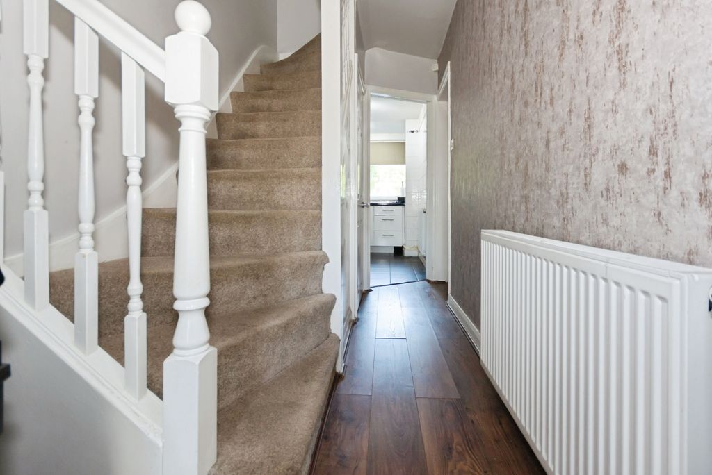 Property photo 2 of 19 Hallway