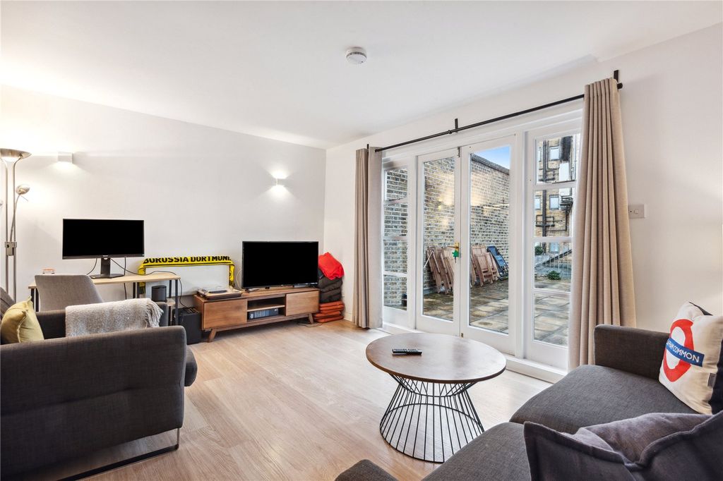 Property photo 2 of 8 Reception