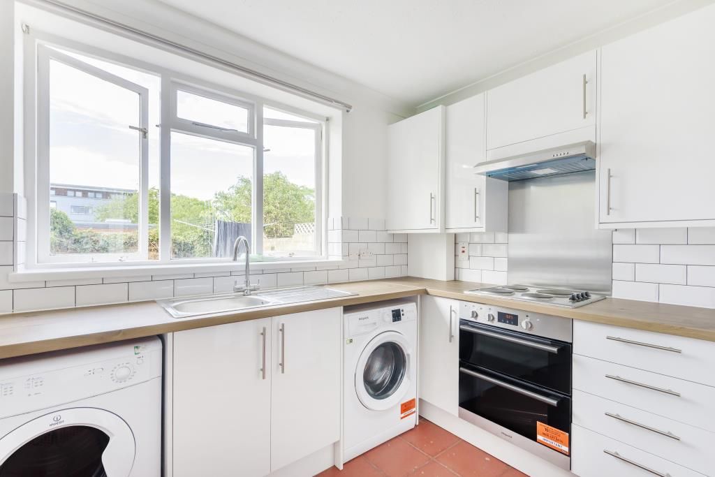 Property photo 3 of 11 Kitchen