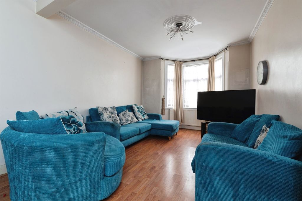Property photo 2 of 16