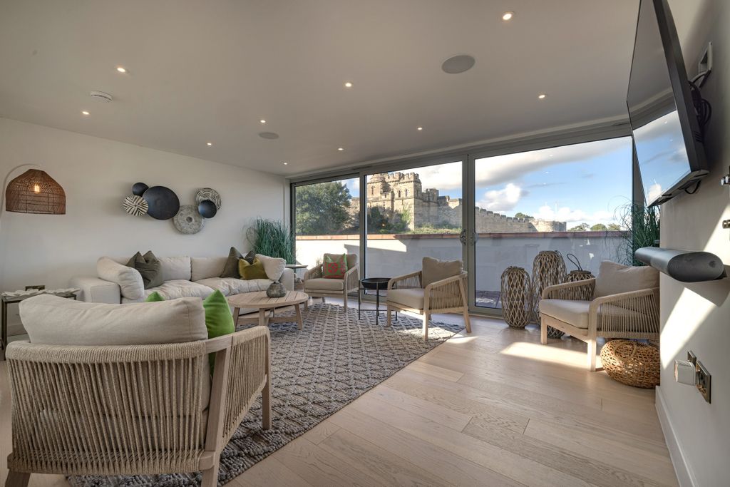 Property photo 3 of 19