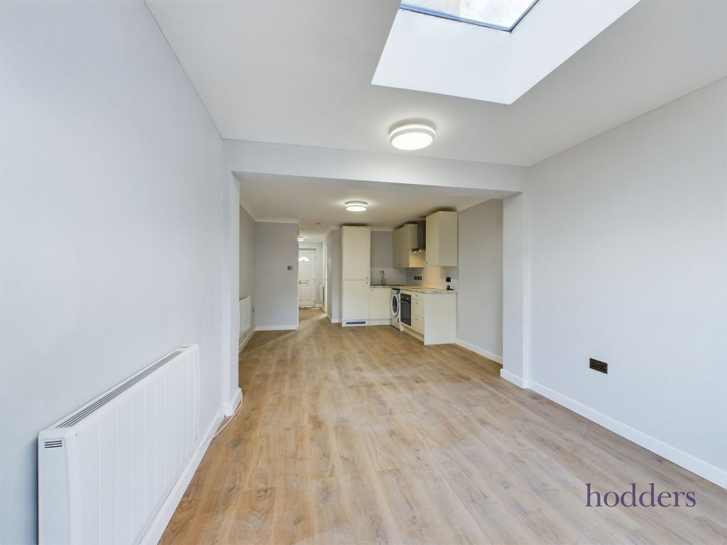 Property photo 2 of 18 Picture No. 12