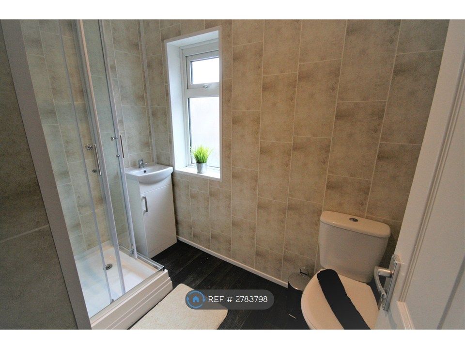 Property photo 2 of 5 Shared Bathroom