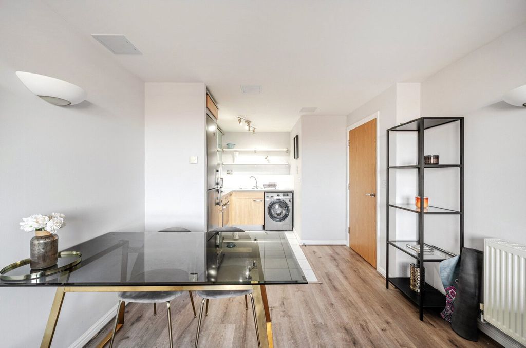 Property photo 2 of 12 1384138-2-6929c9B...