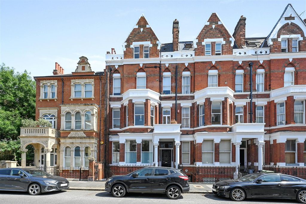 Property photo 2 of 10 Addison Gardens