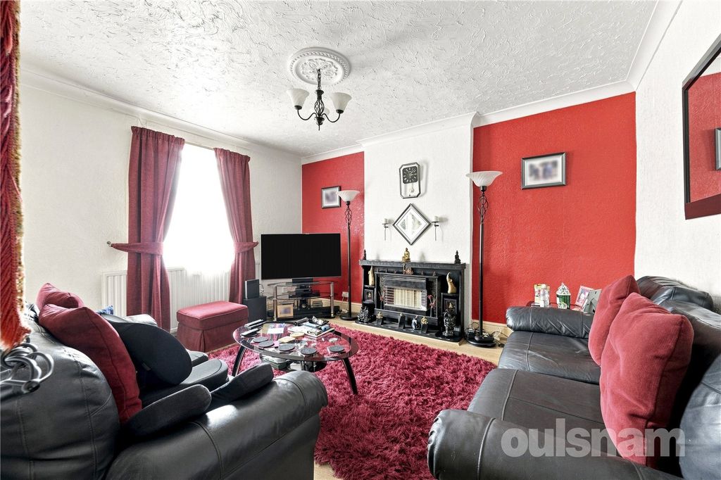 Property photo 3 of 18 Lounge