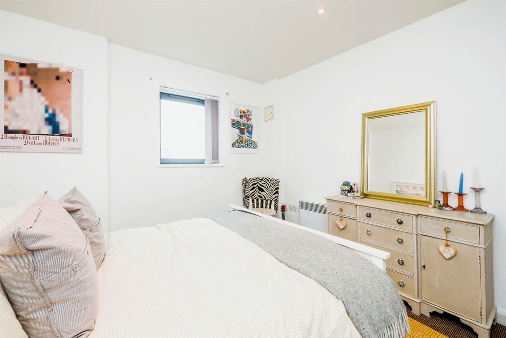 Property photo 3 of 15 Bedroom