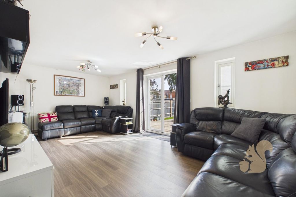 Property photo 3 of 32 Cam01659G0-Pr0937-Still026.Jpg