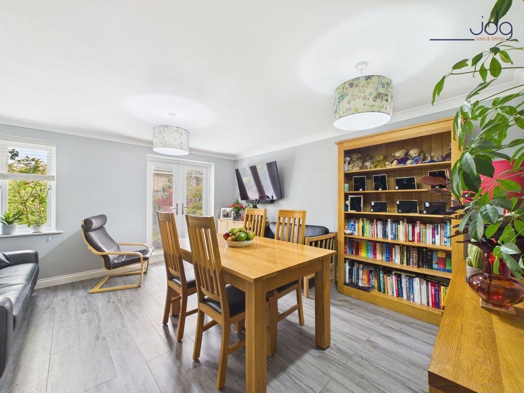 Property photo 3 of 18 Living Room/ Dining