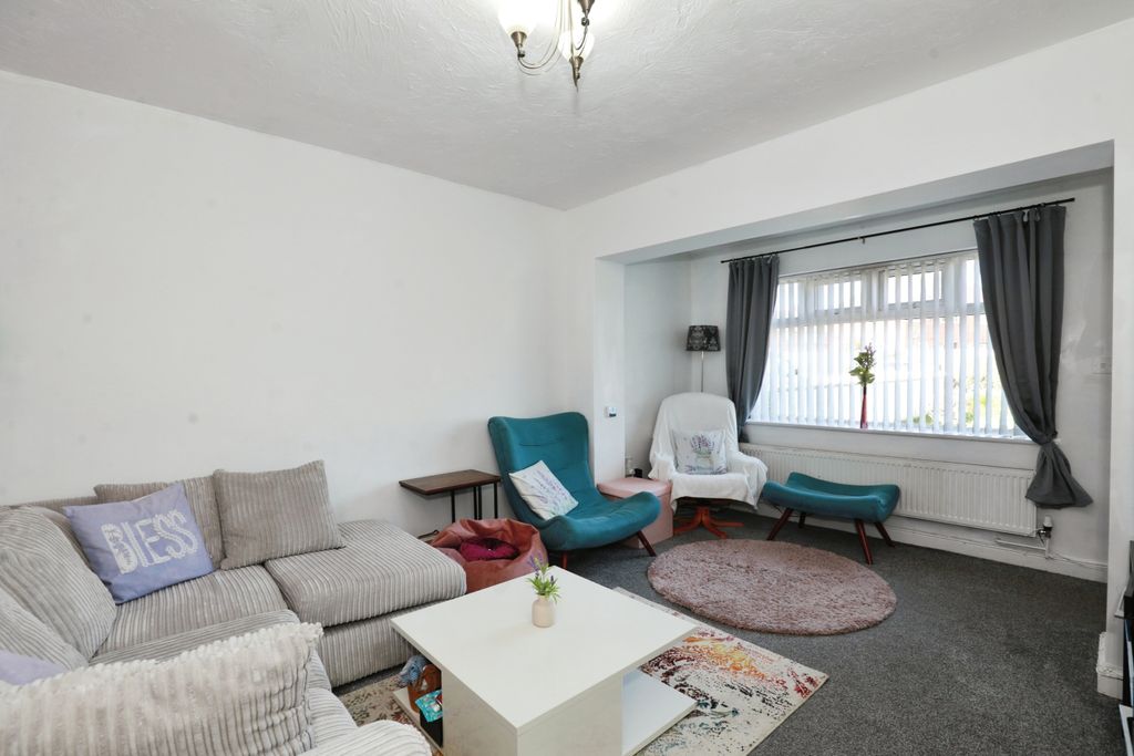 Property photo 2 of 20 Lounge