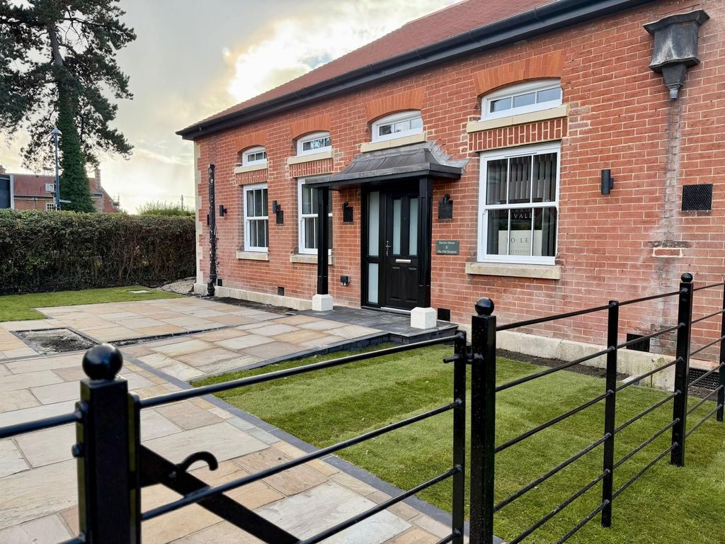 Property photo 1 of 34