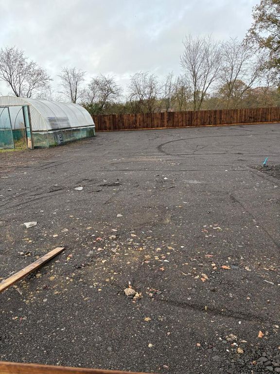 Property photo 1 of 8 Large Yard