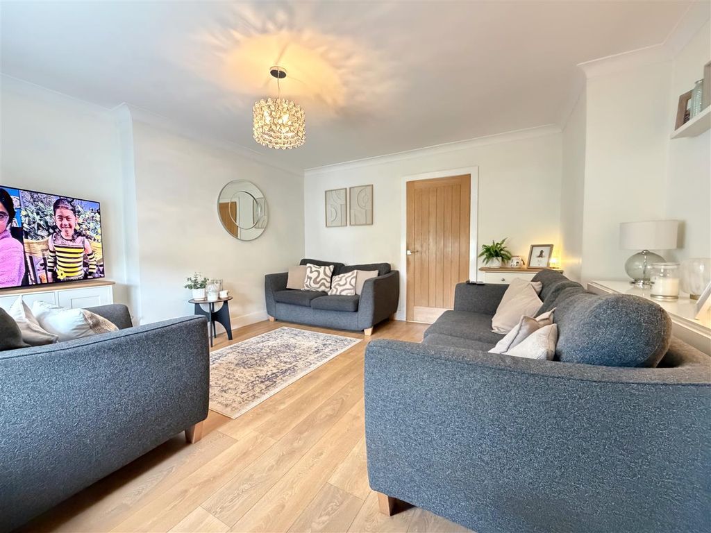 Property photo 3 of 10 Lounge