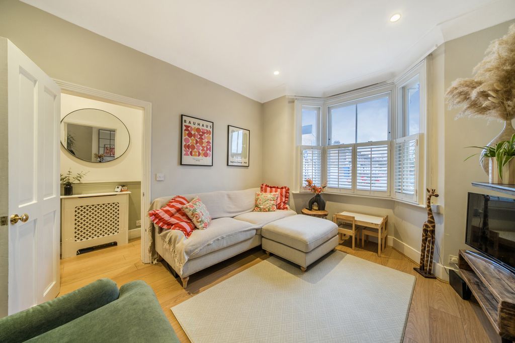 Property photo 2 of 21 Lounge