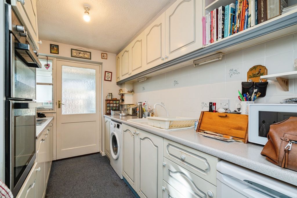 Property photo 2 of 17