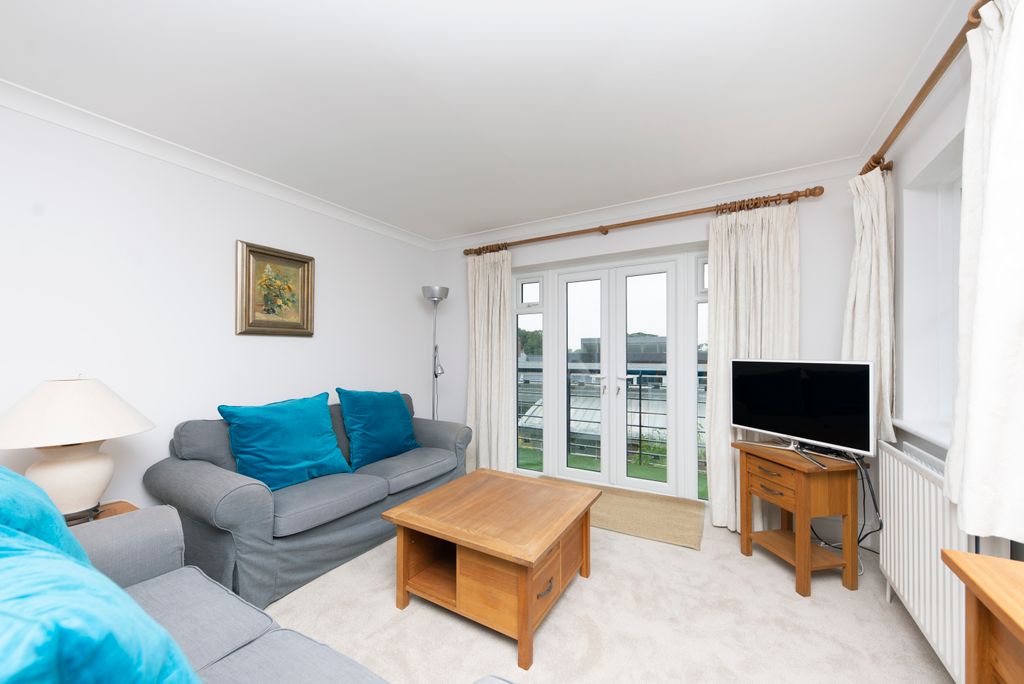 Property photo 3 of 10 Sitting Area