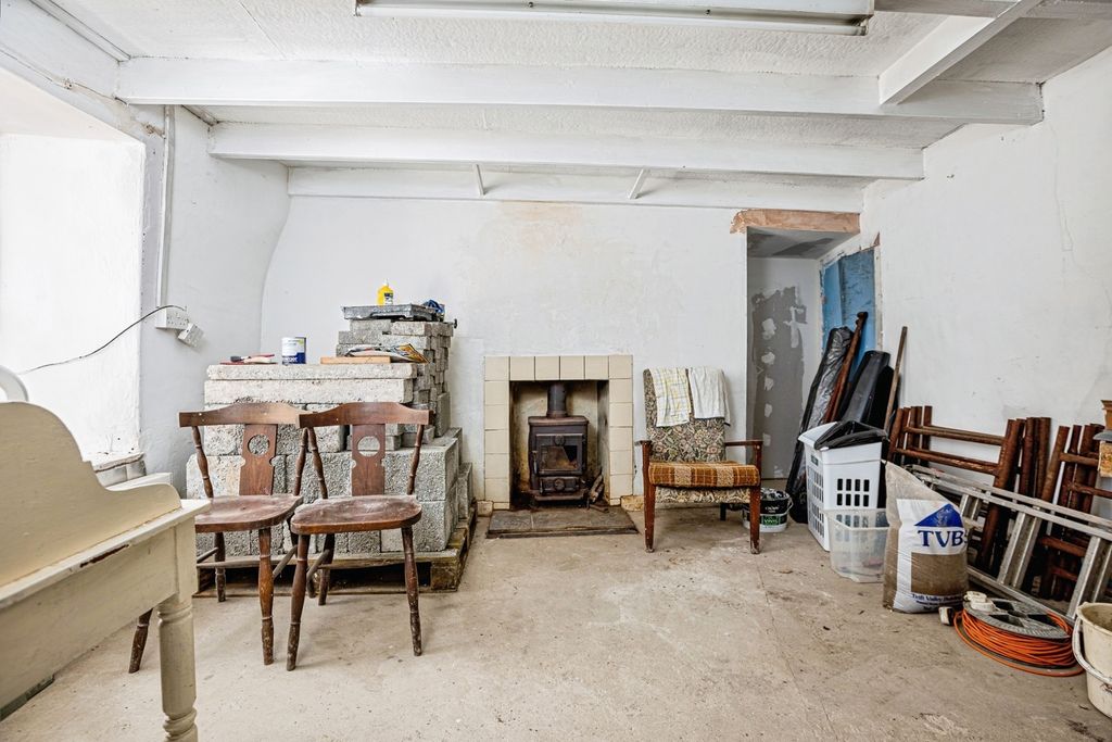 Property photo 3 of 17 Photo