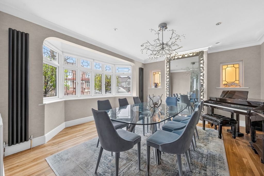 Property photo 2 of 43