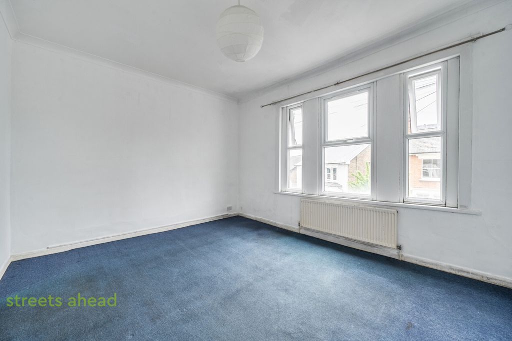 Property photo 2 of 12 Cf4E5Cb0-15De-4c1...