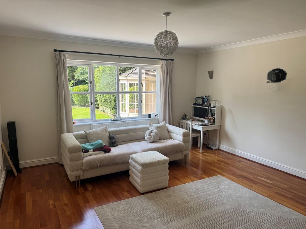 Property photo 3 of 24 M16.Jpg