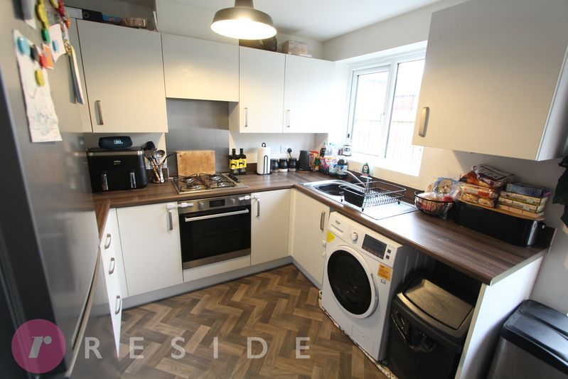 Property photo 3 of 9 Dining Kitchen