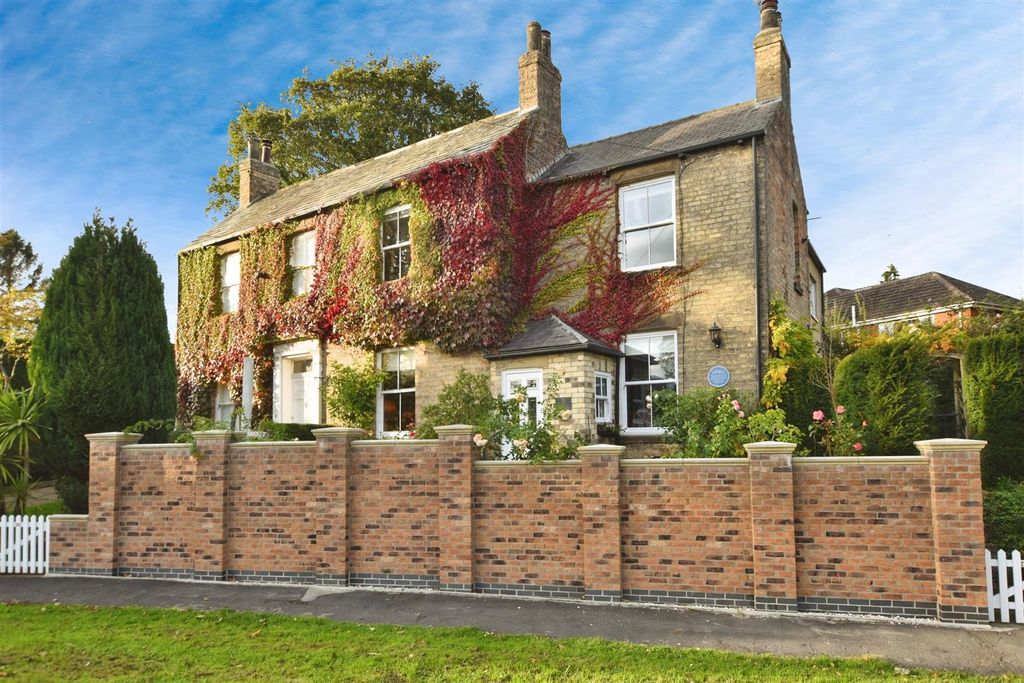 Property photo 1 of 19 Front External