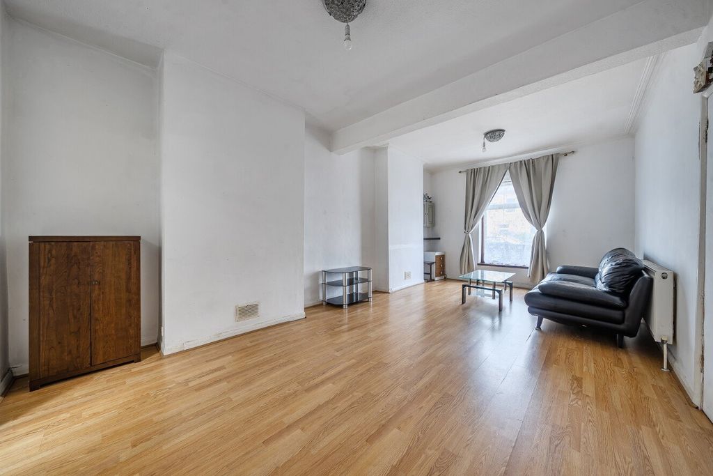 Property photo 2 of 18 Picture No. 14