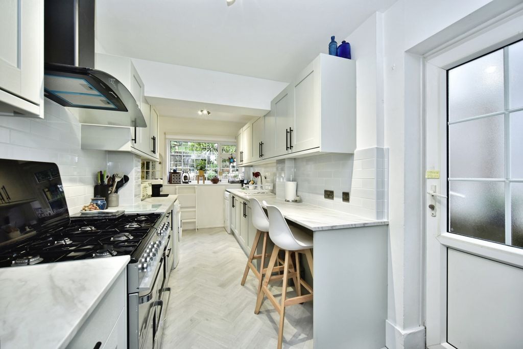 Property photo 2 of 19 Kitchen