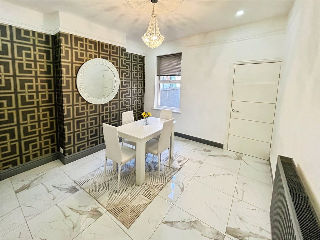 Property photo 3 of 11 Dining Room