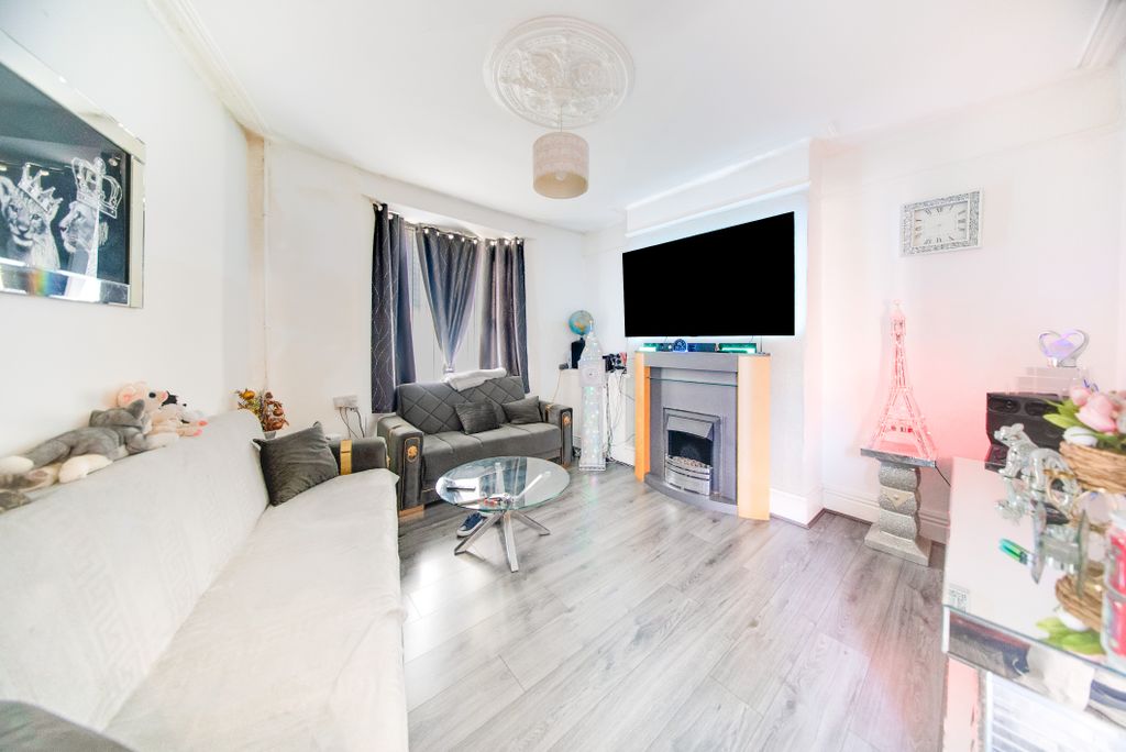 Property photo 2 of 17