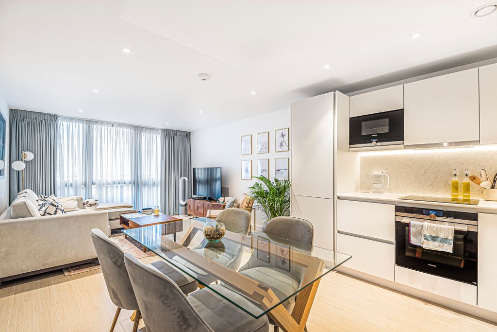 Property photo 3 of 8 698556 (3)