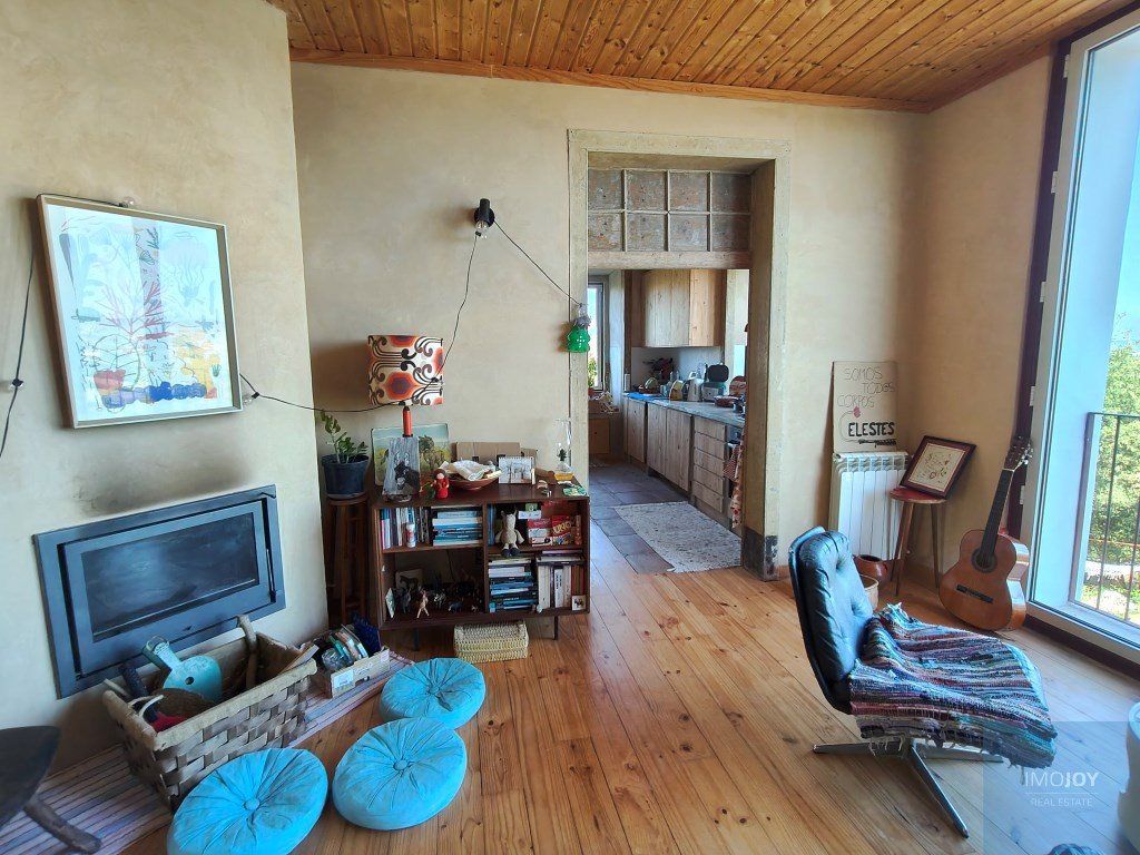 Property photo 2 of 34