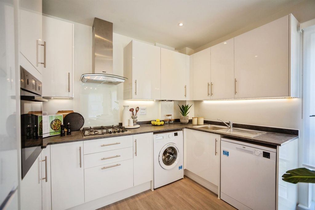 Property photo 2 of 13