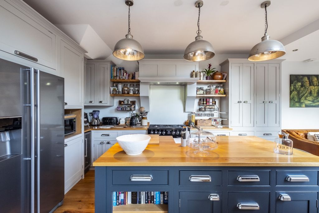 Property photo 1 of 21 Warner Road