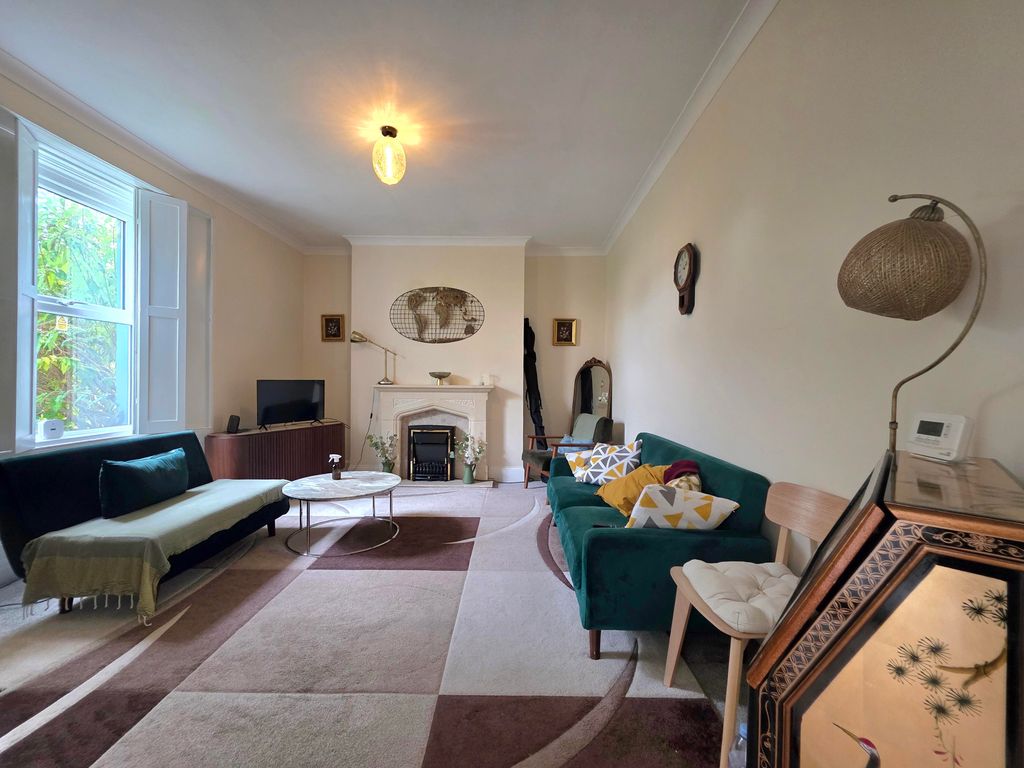 Property photo 3 of 10 Image