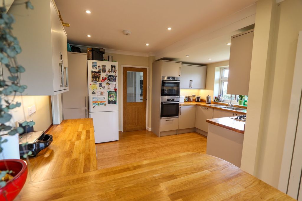 Property photo 2 of 22