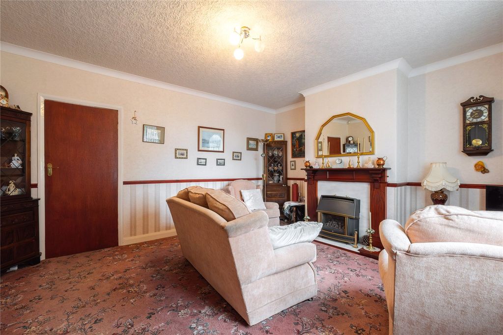 Property photo 2 of 14 Lounge