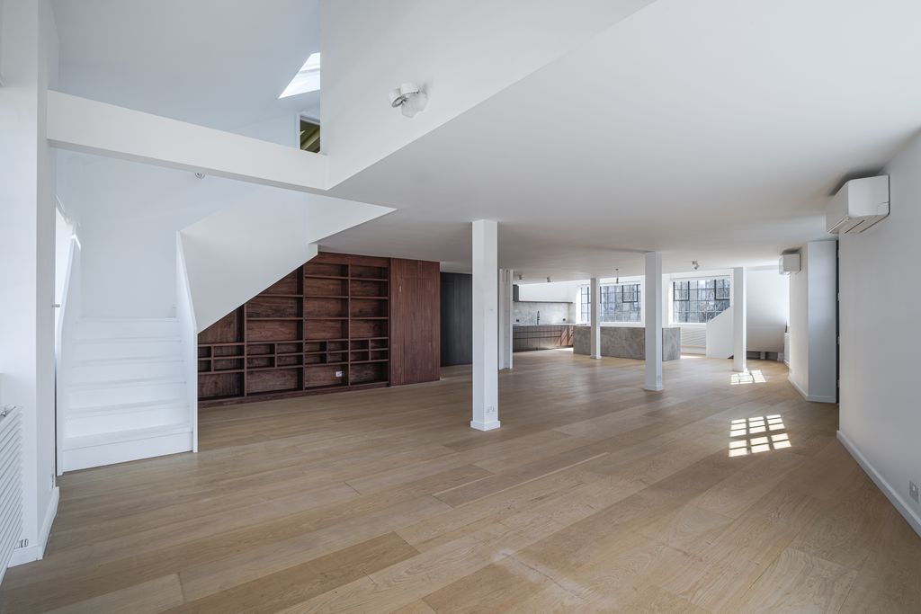 Property photo 3 of 24 15-Haybridge-House-109.Jpg