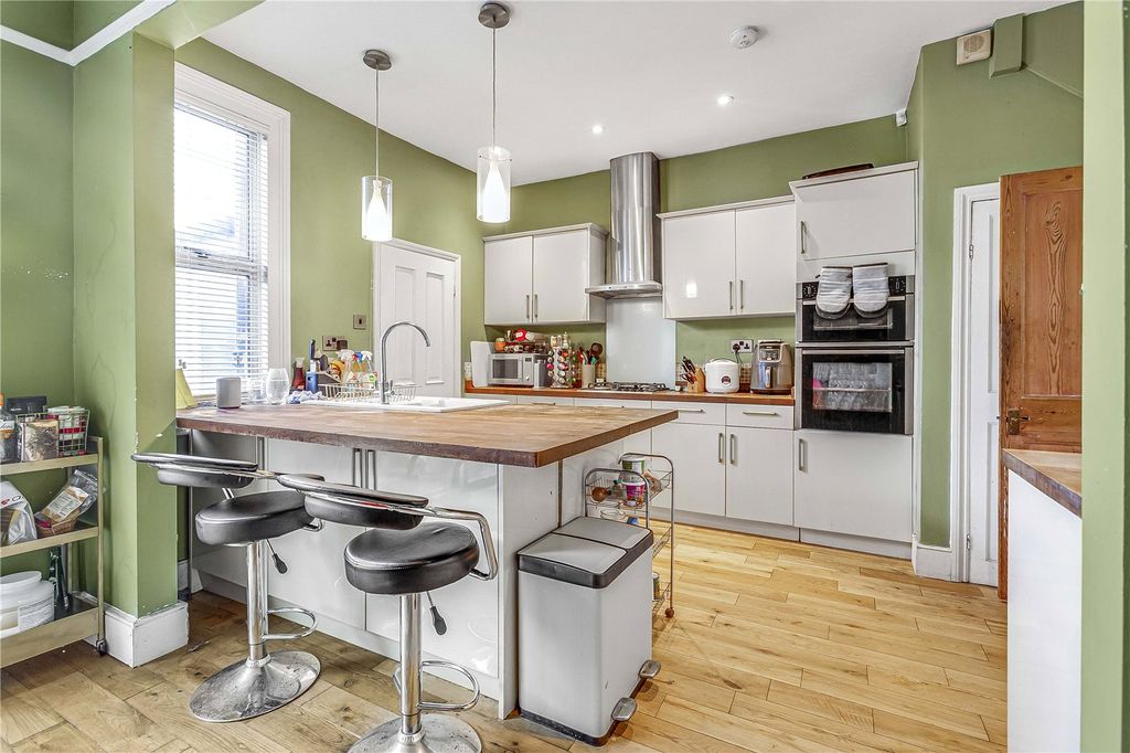 Property photo 1 of 16 Picture No. 05
