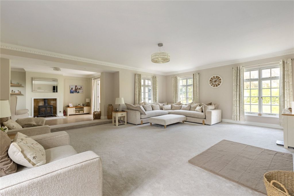 Property photo 2 of 24 Sitting Room