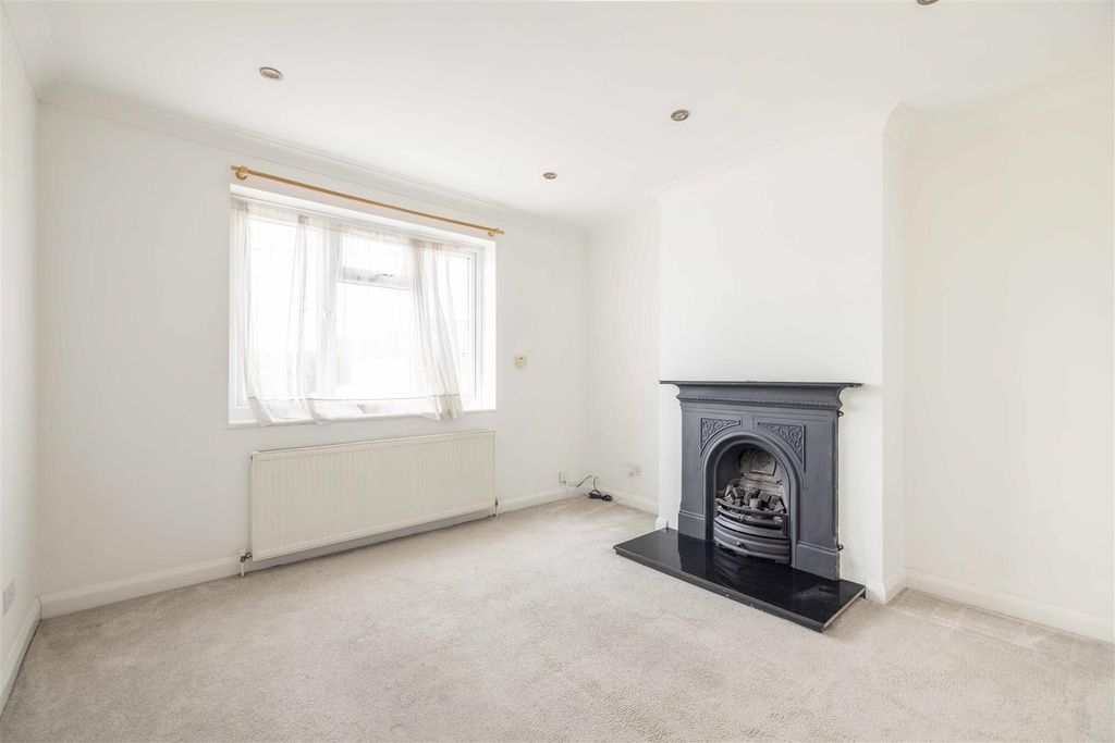 Property photo 3 of 8 921Rh (3 Of 12).Jpg