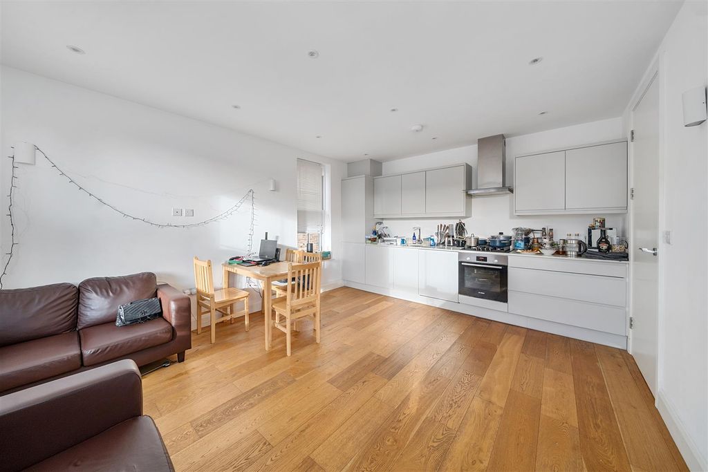 Property photo 2 of 12 1380535-3-6916000B636Ae.Jpg