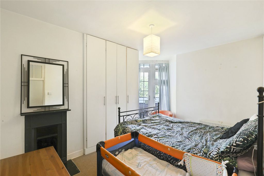 Property photo 3 of 5 Bedroom