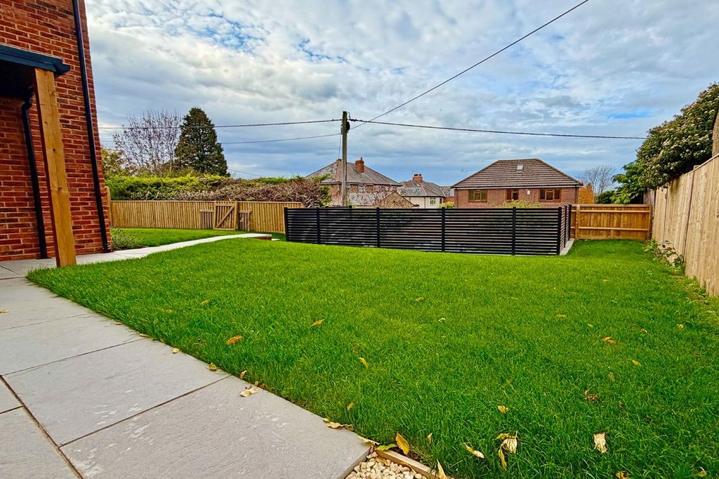 Property photo 3 of 27