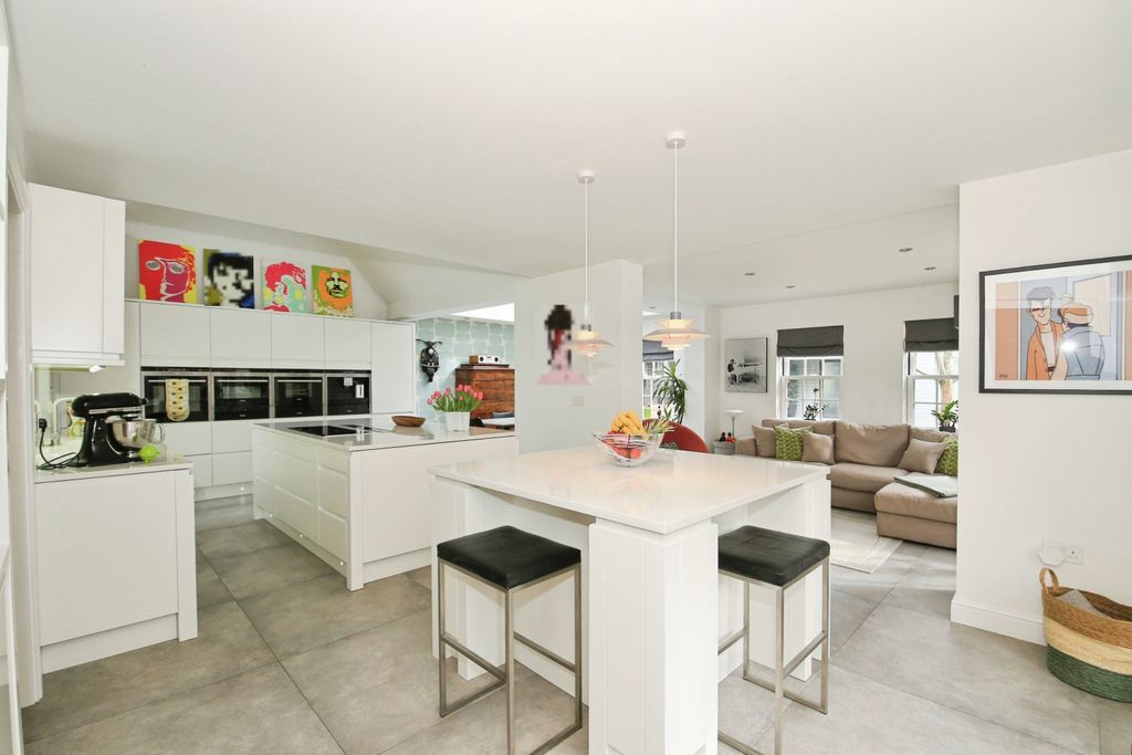 Property photo 2 of 39 Img_0916