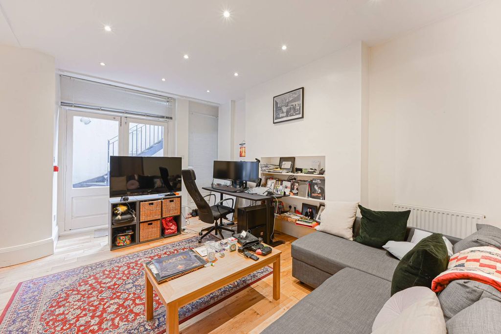 Property photo 3 of 10