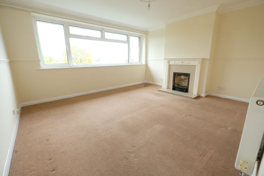 Property photo 2 of 9 Sitting/Dining Room